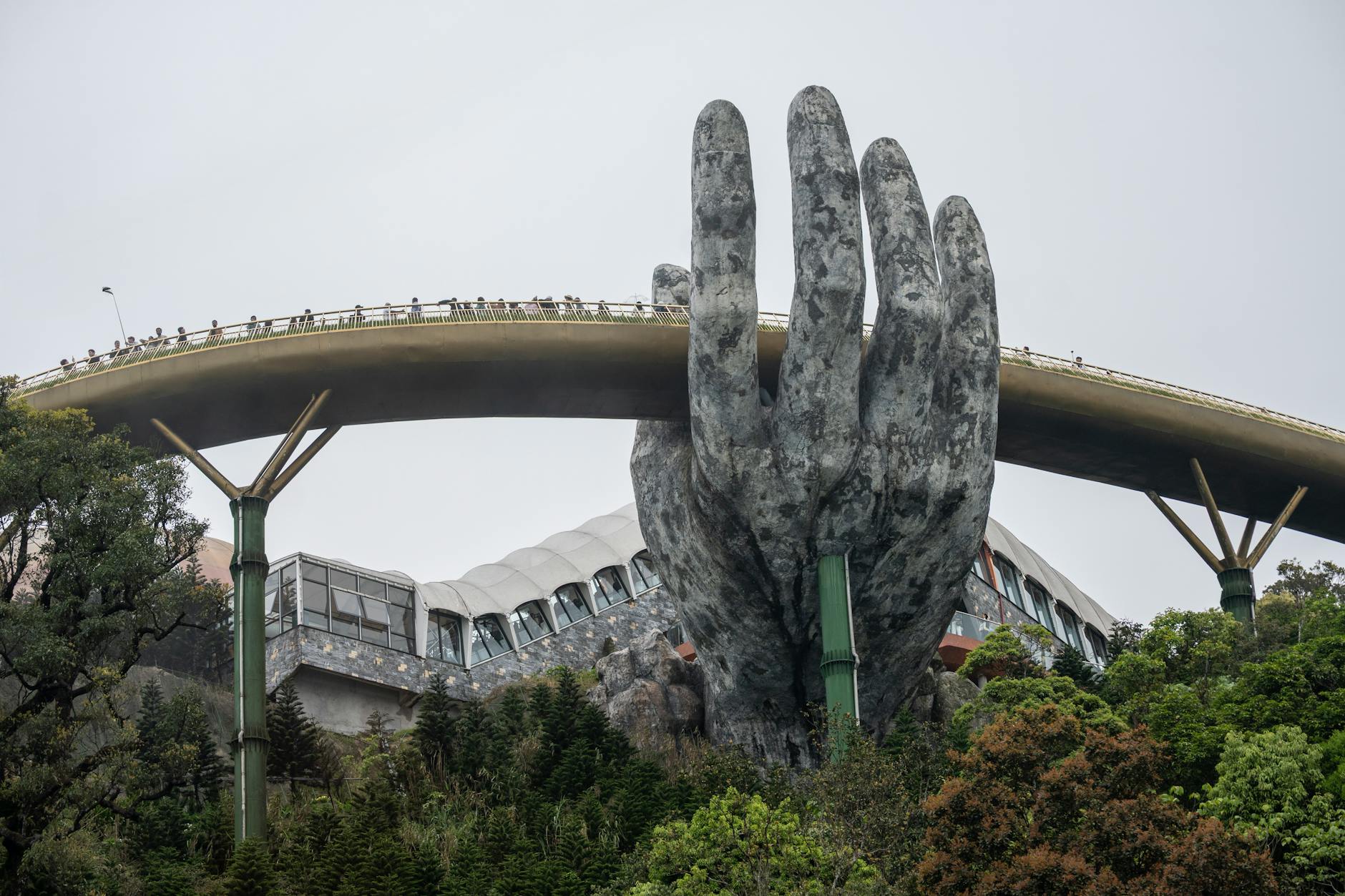 Grafika symbolizująca zielone technologie i inwestycje ekologiczne w Cieszynie - dotacje na inwestycje ekologiczne Cieszyn